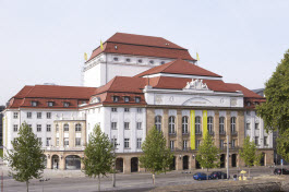 Revitalização e extensão de estrutura de apoio de cobertura de palco no Teatro de Dresden, Alemanha