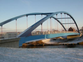 德国 B 10 公路 Elbe-Havel 运河段新建 Güsen 钢结构桥
